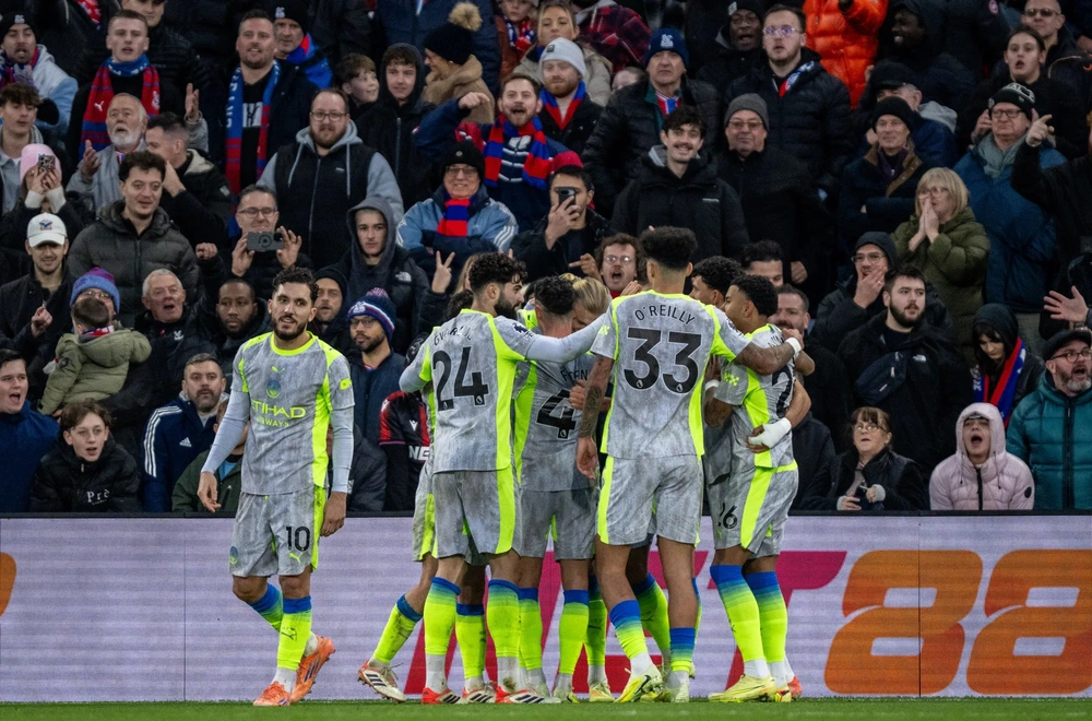 Cuộc đua vô địch Premier League: Bóng ma Man City rình rập Arsenal - Ảnh 1. Cuộc đua vô địch Premier League: Bóng ma Man City rình rập Arsenal - Ảnh 1.