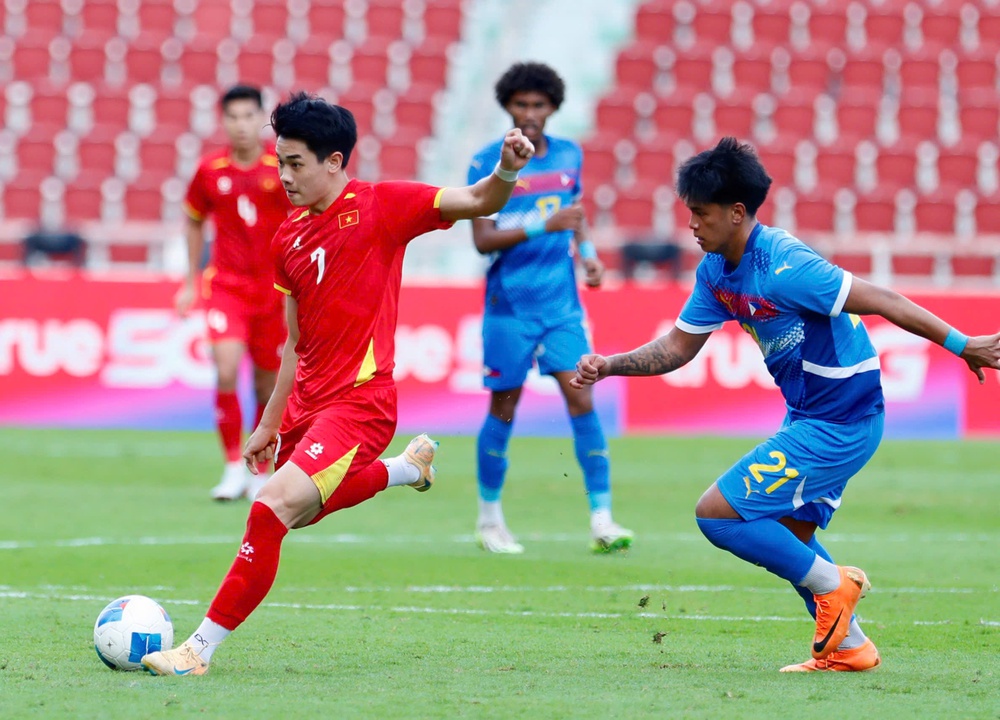 HLV Kim Sang Sik: ‘Tôi muốn dành cho cầu thủ 100 điểm’ - Ảnh 2. HLV Kim Sang Sik: ‘Tôi muốn dành cho cầu thủ 100 điểm’ - Ảnh 2.