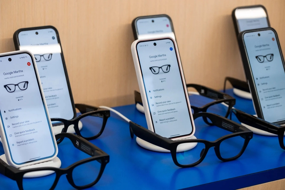 Kính thông minh Google sắp ra mắt 2026: "Kẻ kế vị" smartphone trong tương lai? - Ảnh 1. Kính thông minh Google sắp ra mắt 2026: "Kẻ kế vị" smartphone trong tương lai? - Ảnh 1.