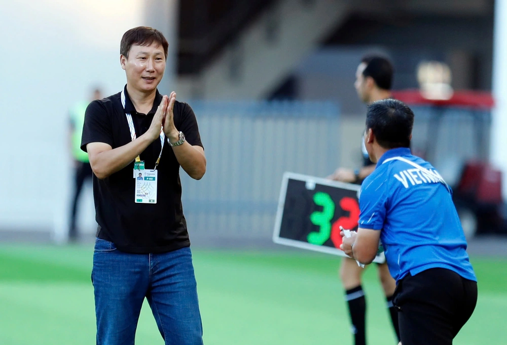 Bùng nổ phút cuối, tung cửa vào chung kết - Ảnh 1. Bùng nổ phút cuối, tung cửa vào chung kết - Ảnh 1.