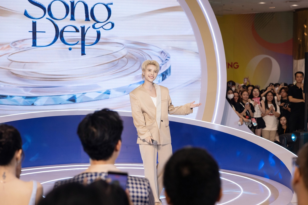 Anh Tú, LyLy, Vũ Cát Tường chia sẻ góc nhìn về “Sống đẹp” - Ảnh 2. Anh Tú, LyLy, Vũ Cát Tường chia sẻ góc nhìn về “Sống đẹp” - Ảnh 2.