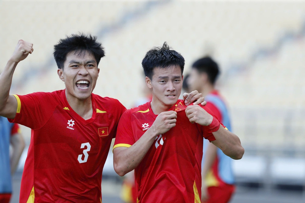 Tin nóng bóng đá Việt hôm nay 16/12: Thanh Nhàn tự tin sau trận bán kết; HLV Thái Lan chỉ ra điểm yếu của đội nhà - Ảnh 1. Tin nóng bóng đá Việt hôm nay 16/12: Thanh Nhàn tự tin sau trận bán kết; HLV Thái Lan chỉ ra điểm yếu của đội nhà - Ảnh 1.