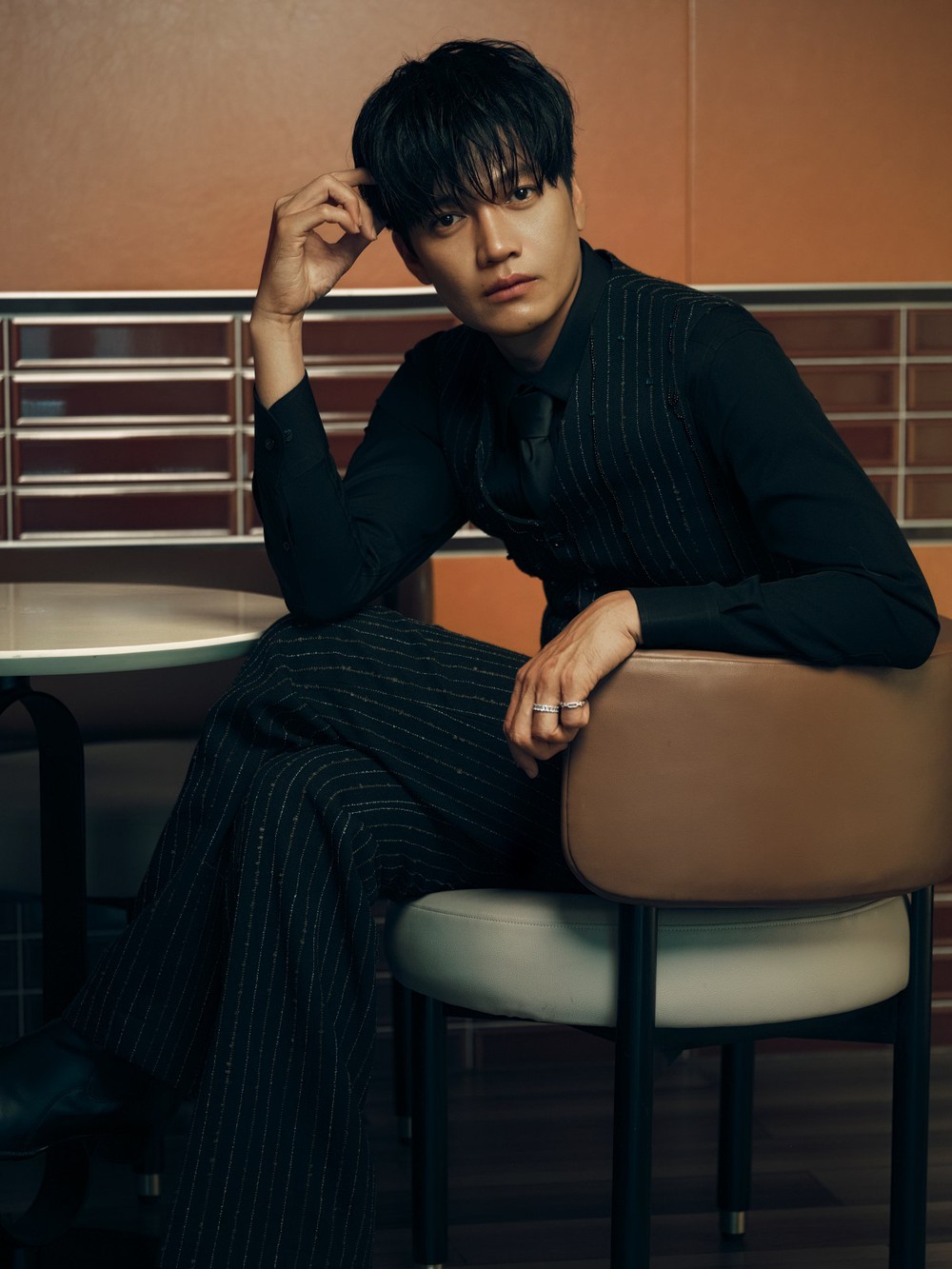 Quang Tuấn nối dài một năm rực rỡ trên màn ảnh - Ảnh 2. Quang Tuấn nối dài một năm rực rỡ trên màn ảnh - Ảnh 2.