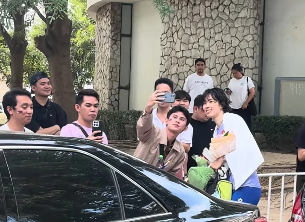 Trần Thị Thanh Thúy tạo sức hút lớn, được hàng loạt CĐV Thái Lan xin chụp ảnh cùng - Ảnh 2. Trần Thị Thanh Thúy tạo sức hút lớn, được hàng loạt CĐV Thái Lan xin chụp ảnh cùng - Ảnh 2.