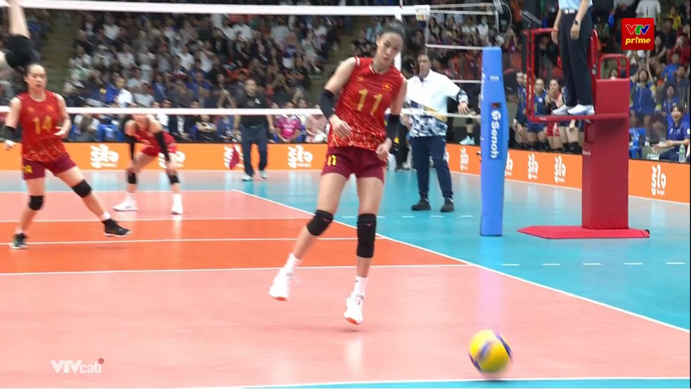 Vì sao ĐT bóng chuyền nữ Việt Nam không khiếu nại pha ghi điểm gây tranh cãi của ĐT Thái Lan? - Ảnh 1. Vì sao ĐT bóng chuyền nữ Việt Nam không khiếu nại pha ghi điểm gây tranh cãi của ĐT Thái Lan? - Ảnh 1.