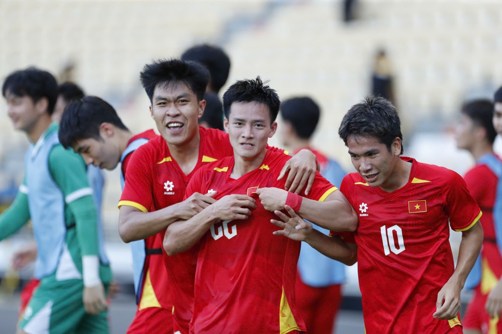 U22 Việt Nam 2-0 U22 Philippines: Bản lĩnh và dấu ấn chiến thuật - Ảnh 1. U22 Việt Nam 2-0 U22 Philippines: Bản lĩnh và dấu ấn chiến thuật - Ảnh 1.