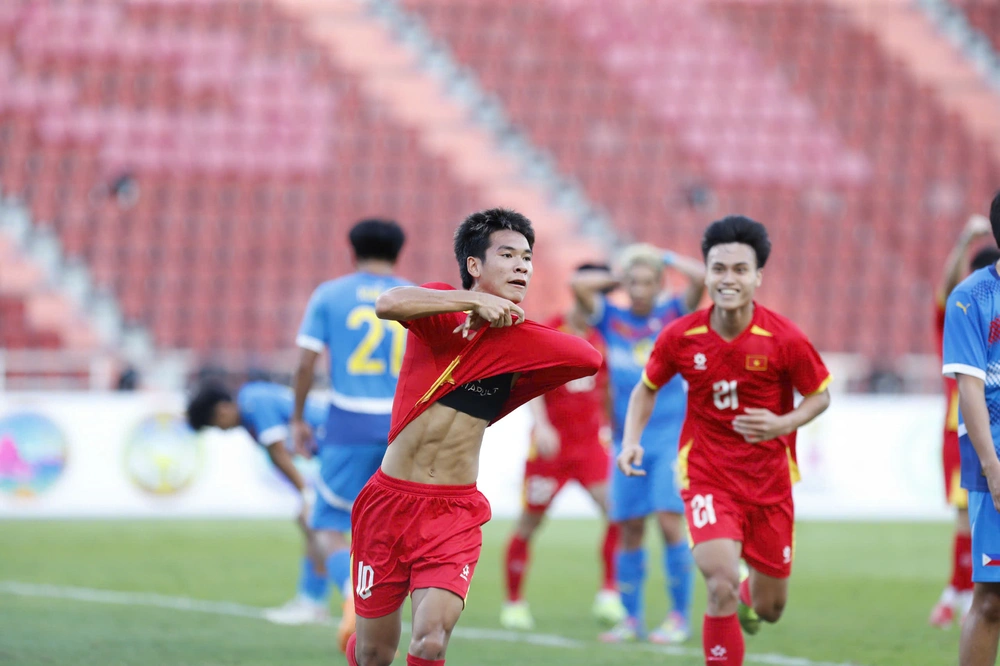 Hành trình ngược dòng của "người hùng" Lê Văn Thuận ở U22 Việt Nam - Ảnh 2. Hành trình ngược dòng của "người hùng" Lê Văn Thuận ở U22 Việt Nam - Ảnh 2.