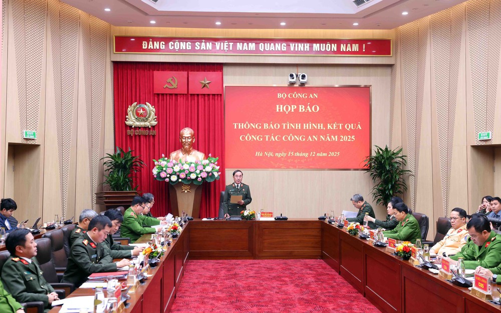 Họp báo Bộ Công an: Kéo giảm 24,23% tội phạm về trật tự xã hội so với cùng kỳ năm 2024 - Ảnh 1.