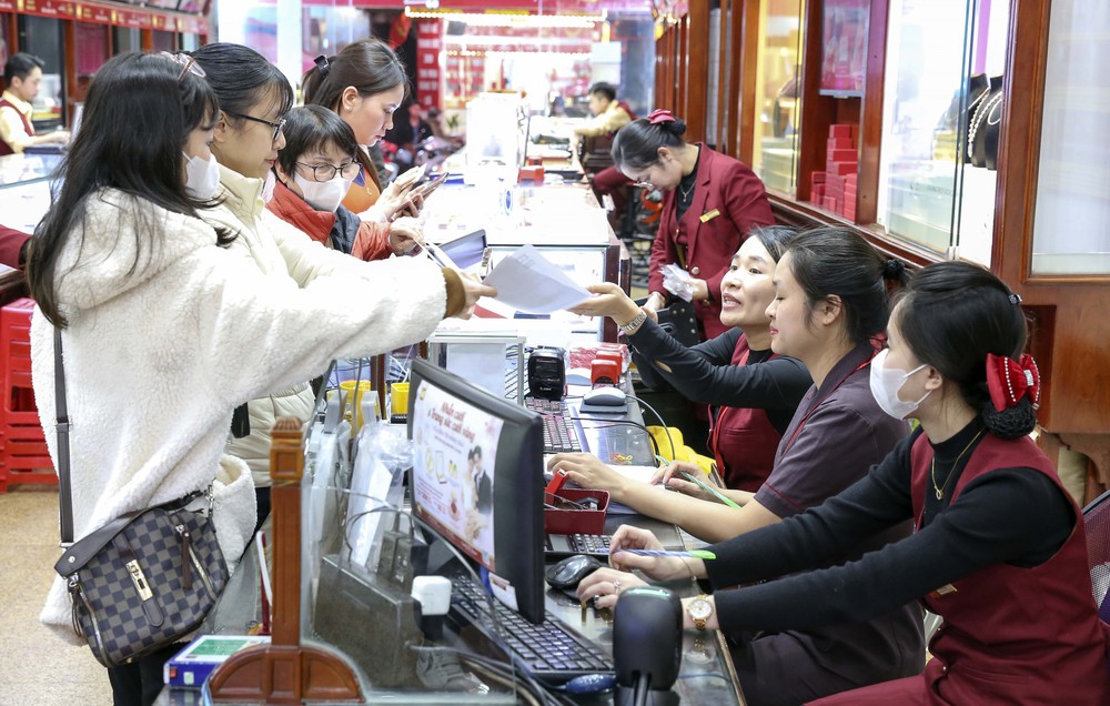 Giá vàng miếng sáng 15/12 tăng 500 nghìn đồng/lượng - Ảnh 1.