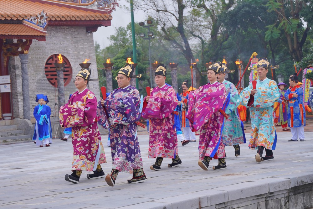 Năm Du lịch quốc gia - Huế 2025: Làm mới di sản, định vị thương hiệu - Ảnh 1. Năm Du lịch quốc gia - Huế 2025: Làm mới di sản, định vị thương hiệu - Ảnh 1.