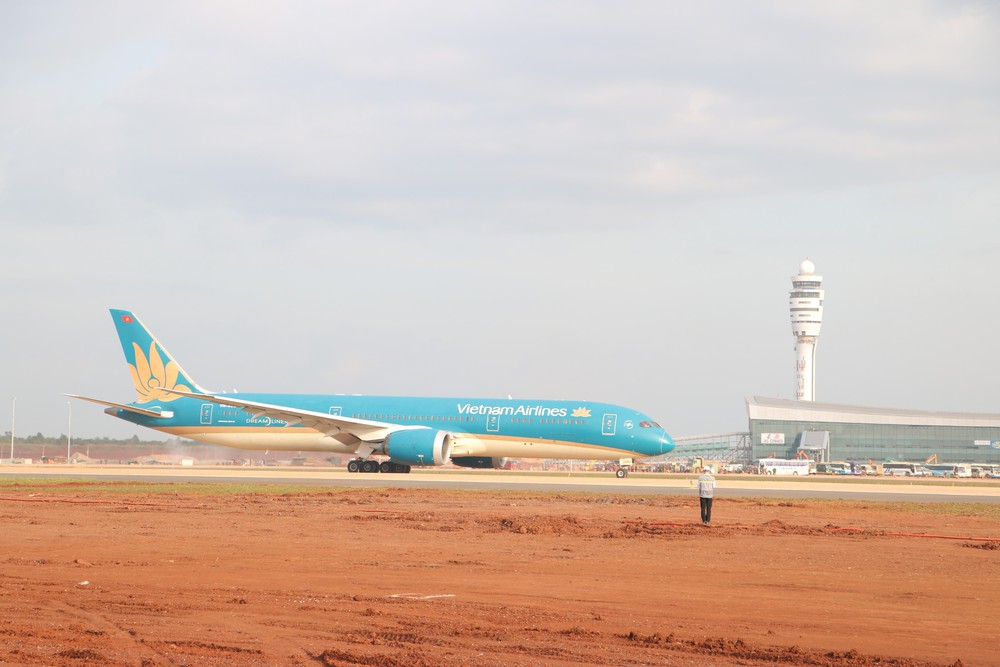 Sân bay Long Thành: Máy bay lớn nhất Việt Nam hạ, cất cánh thành công - Ảnh 3. Sân bay Long Thành: Máy bay lớn nhất Việt Nam hạ, cất cánh thành công - Ảnh 3.