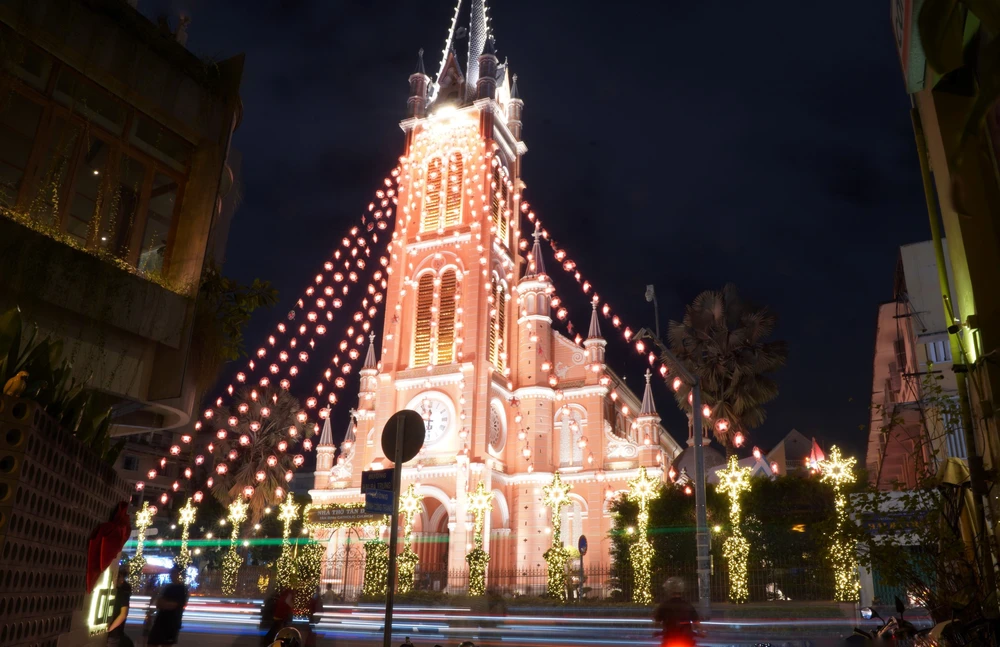 Rộn ràng không khí Giáng sinh 2025 tại TP. Hồ Chí Minh - Ảnh 8.