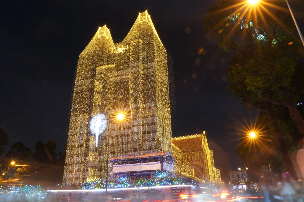 Rộn ràng không khí Giáng sinh 2025 tại TP. Hồ Chí Minh - Ảnh 6.