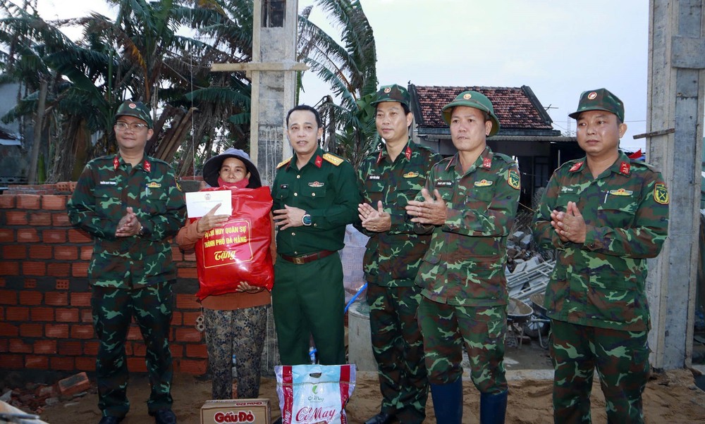 Đà Nẵng: Thần tốc xây dựng và sửa chữa nhà ở cho nhân dân do thiên tai gây ra - Ảnh 2. Đà Nẵng: Thần tốc xây dựng và sửa chữa nhà ở cho nhân dân do thiên tai gây ra - Ảnh 2.