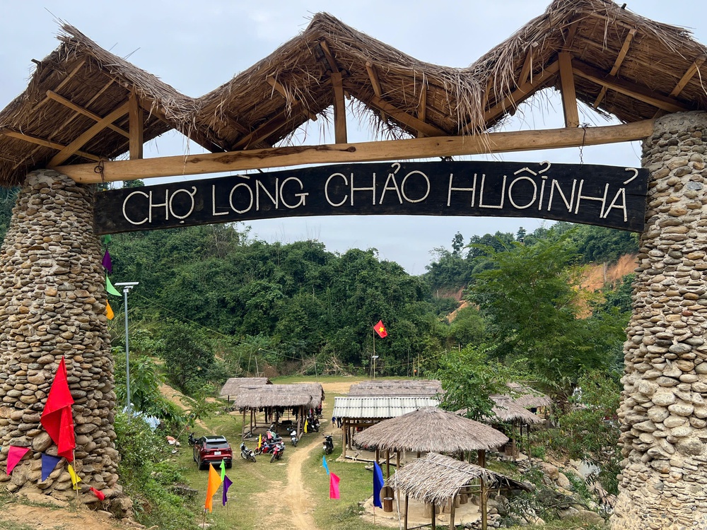 Bản Huổi Nhả 3 "không": không điện, không sóng, không mạng - Ảnh 1. Bản Huổi Nhả 3 "không": không điện, không sóng, không mạng - Ảnh 1.