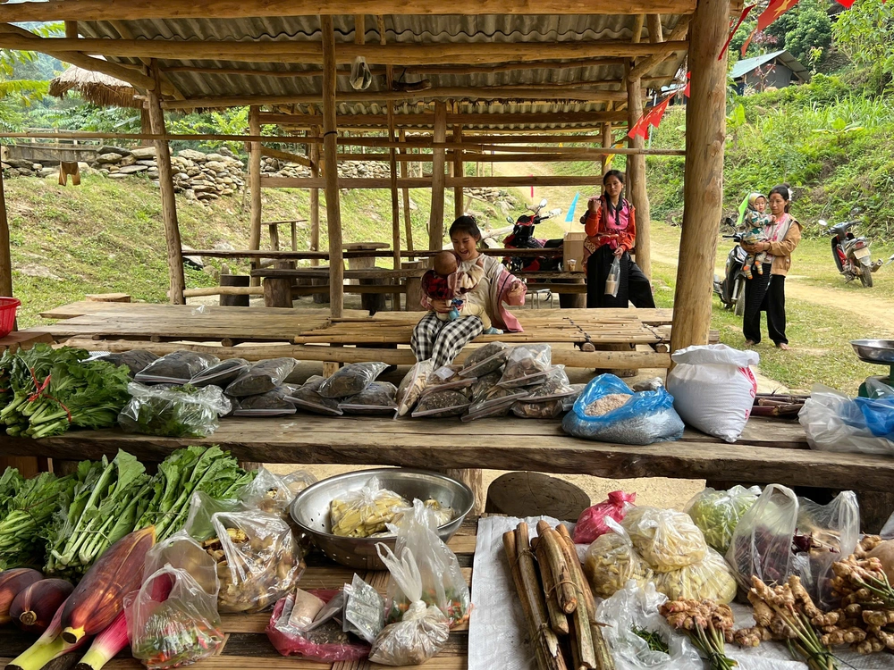 Bản Huổi Nhả 3 "không": không điện, không sóng, không mạng - Ảnh 10. Bản Huổi Nhả 3 "không": không điện, không sóng, không mạng - Ảnh 10.