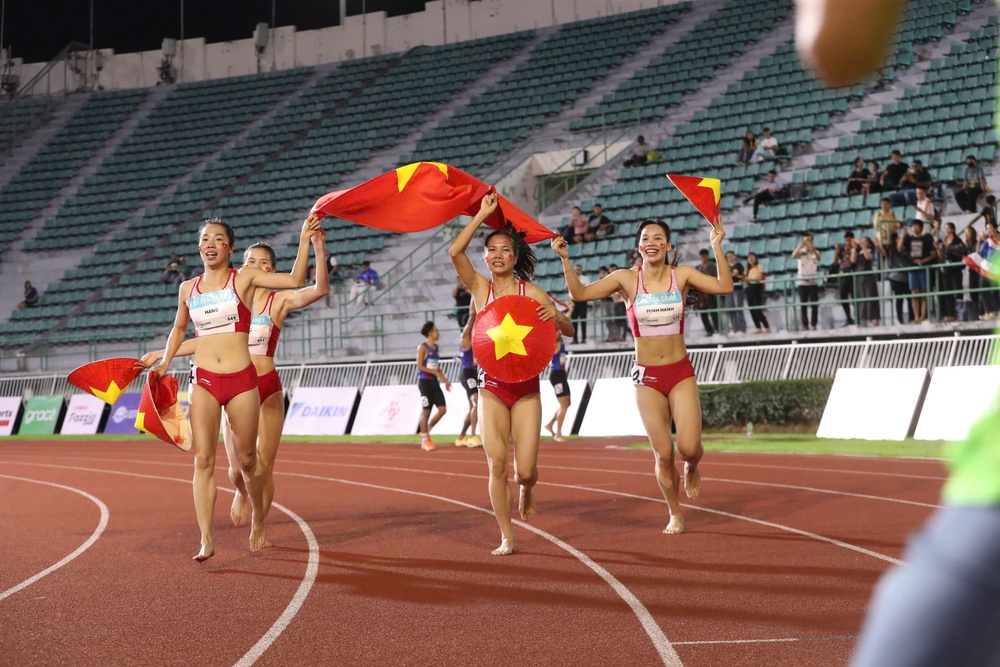 Đội điền kinh Việt Nam được thưởng 1 tỷ đồng vì hoàn thành chỉ tiêu 12 HCV ở SEA Games 2025 - Ảnh 1. Đội điền kinh Việt Nam được thưởng 1 tỷ đồng vì hoàn thành chỉ tiêu 12 HCV ở SEA Games 2025 - Ảnh 1.