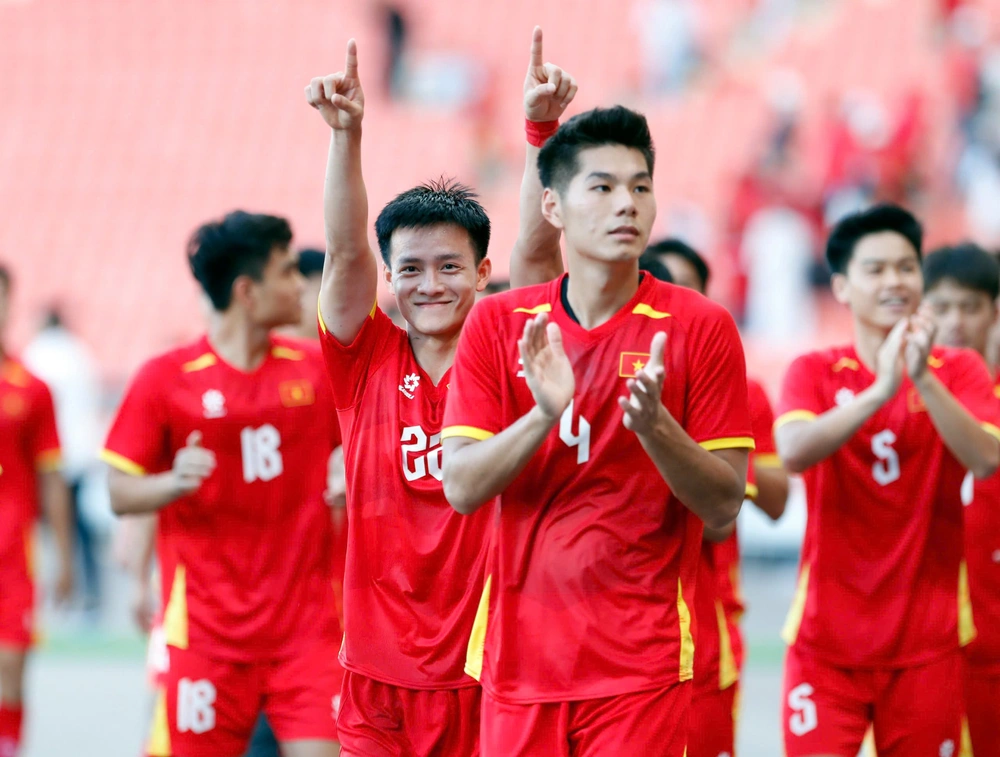 Cabin BLV: Gặp lại Thái Lan ở Rajamangala - Ảnh 1.