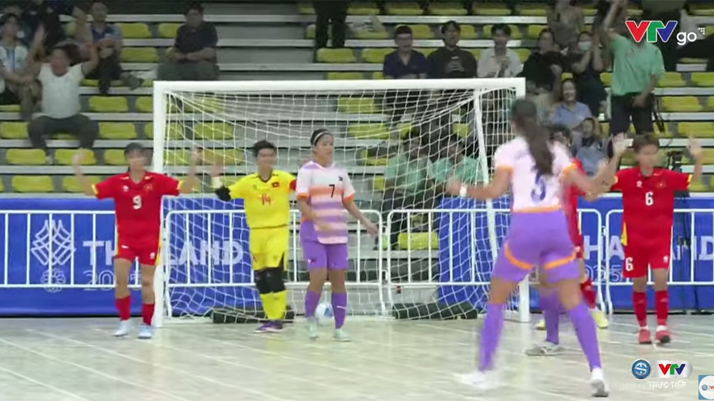 TRỰC TIẾP bóng đá Việt Nam vs Philippines (0-0, hết hiệp 1): Tìm bàn thắng ở hiệp hai - Ảnh 2. TRỰC TIẾP bóng đá Việt Nam vs Philippines (0-0, hết hiệp 1): Tìm bàn thắng ở hiệp hai - Ảnh 2.