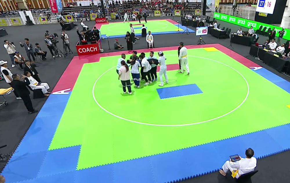 Ra đòn phạm quy khiến VĐV Việt Nam nôn mửa, võ sĩ Malaysia vẫn được xử thắng và ăn mừng phấn khích - Ảnh 2. Ra đòn phạm quy khiến VĐV Việt Nam nôn mửa, võ sĩ Malaysia vẫn được xử thắng và ăn mừng phấn khích - Ảnh 2.