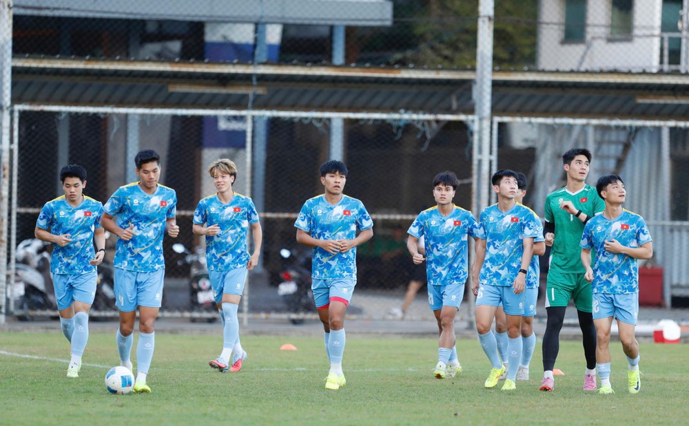 U22 Việt Nam tập trung cao độ cho trận chung kết SEA Games 33 gặp Thái Lan - Ảnh 1.