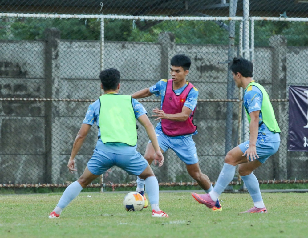 Tin nóng bóng đá Việt Nam hôm nay 17/12: Đội tuyển nữ Việt Nam hưng phấn tranh HCV SEA Games 33; “Cháy vé” trận chung kết giữa U22 Việt Nam và U22 Thái Lan - Ảnh 2.