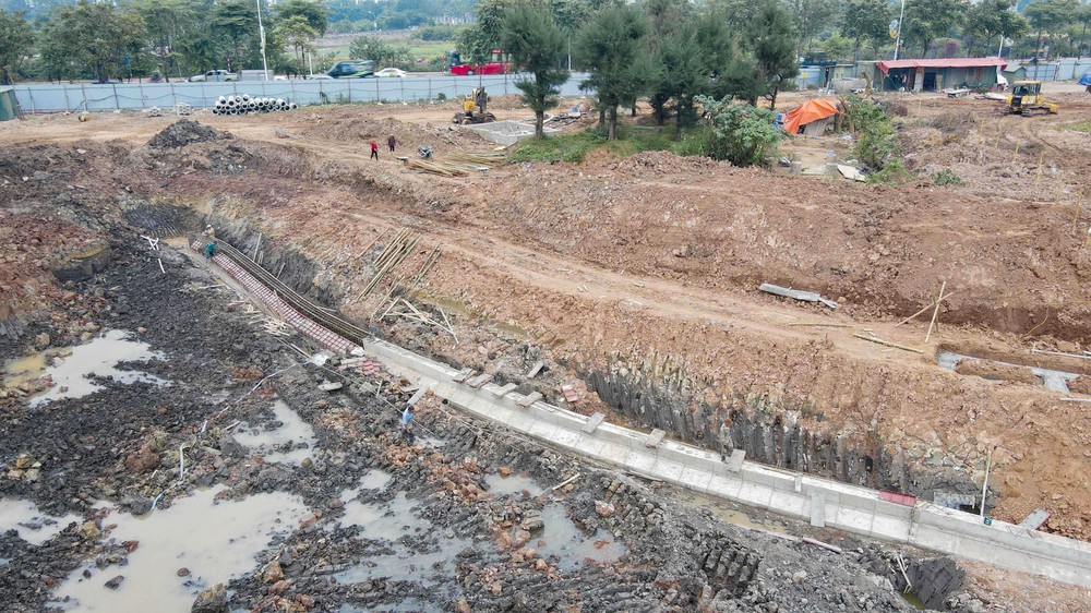 Hà Nội đẩy nhanh tiến độ dự án hồ điều hòa gần 1.000 tỷ đồng - Ảnh 4. Hà Nội đẩy nhanh tiến độ dự án hồ điều hòa gần 1.000 tỷ đồng - Ảnh 4.