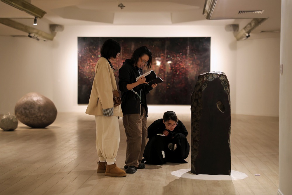 Hành trình mở rộng ngôn ngữ sơn mài của Nguyễn Xuân Lục - Ảnh 6. Hành trình mở rộng ngôn ngữ sơn mài của Nguyễn Xuân Lục - Ảnh 6.