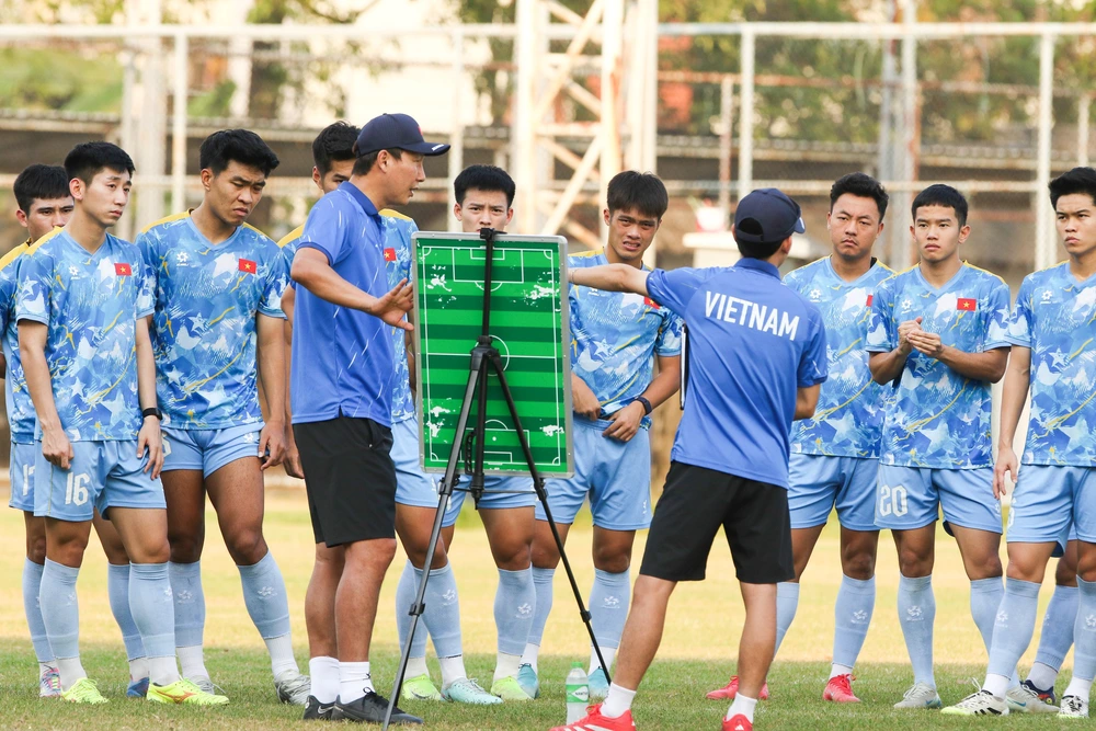 Tin nóng bóng đá Việt hôm nay 18/12: U22 Việt Nam tự tin đánh bại U22 Thái Lan; Đội tuyển nữ Việt Nam được thưởng 400 triệu cho HCB - Ảnh 1. Tin nóng bóng đá Việt hôm nay 18/12: U22 Việt Nam tự tin đánh bại U22 Thái Lan; Đội tuyển nữ Việt Nam được thưởng 400 triệu cho HCB - Ảnh 1.