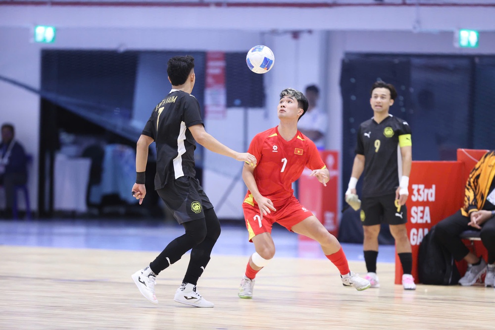 Futsal Việt Nam thức tỉnh đúng lúc, hạ đương kim vô địch Đông Nam Á, quyết đấu Thái Lan tranh HCV SEA Games - Ảnh 1. Futsal Việt Nam thức tỉnh đúng lúc, hạ đương kim vô địch Đông Nam Á, quyết đấu Thái Lan tranh HCV SEA Games - Ảnh 1.