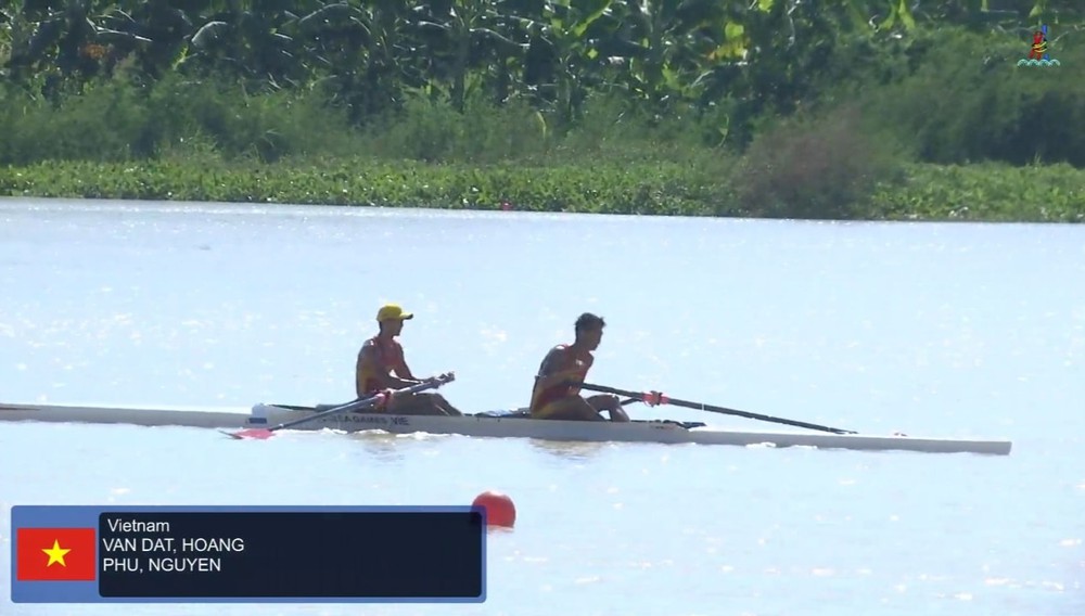 Hai tay chèo Hoàng Văn Đạt và Nguyễn Phú cán đích đầu tiên ở chung kết nội dung thuyền đôi nam một mái chèo hạng nhẹ, giành HCV tiếp theo cho Rowing Việt Nam