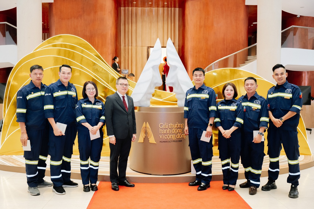 Giải thưởng "Hành động vì Cộng đồng 2025": Kết nối những điều tử tế, tạo nên "dòng chảy" phụng sự - Ảnh 2. Giải thưởng "Hành động vì Cộng đồng 2025": Kết nối những điều tử tế, tạo nên "dòng chảy" phụng sự - Ảnh 2.