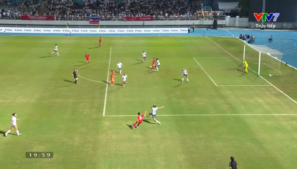 Sai lầm của trọng tài đã cướp mất tấm HCV SEA Games 2025 của bóng đá nữ Việt Nam - Ảnh 1. Sai lầm của trọng tài đã cướp mất tấm HCV SEA Games 2025 của bóng đá nữ Việt Nam - Ảnh 1.