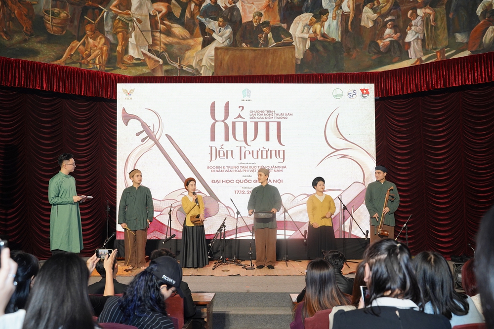 SOOBIN mang "Xẩm đến trường": Hành trình lan tỏa văn hóa truyền thống đến thế hệ trẻ - Ảnh 2. SOOBIN mang "Xẩm đến trường": Hành trình lan tỏa văn hóa truyền thống đến thế hệ trẻ - Ảnh 2.