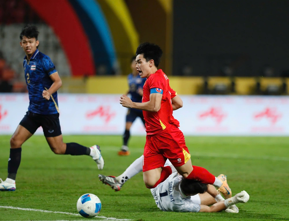 Đình Bắc tỏa sáng ở SEA Games 2025: Thủ lĩnh của hiện tại, hy vọng của tương lai - Ảnh 1. Đình Bắc tỏa sáng ở SEA Games 2025: Thủ lĩnh của hiện tại, hy vọng của tương lai - Ảnh 1.