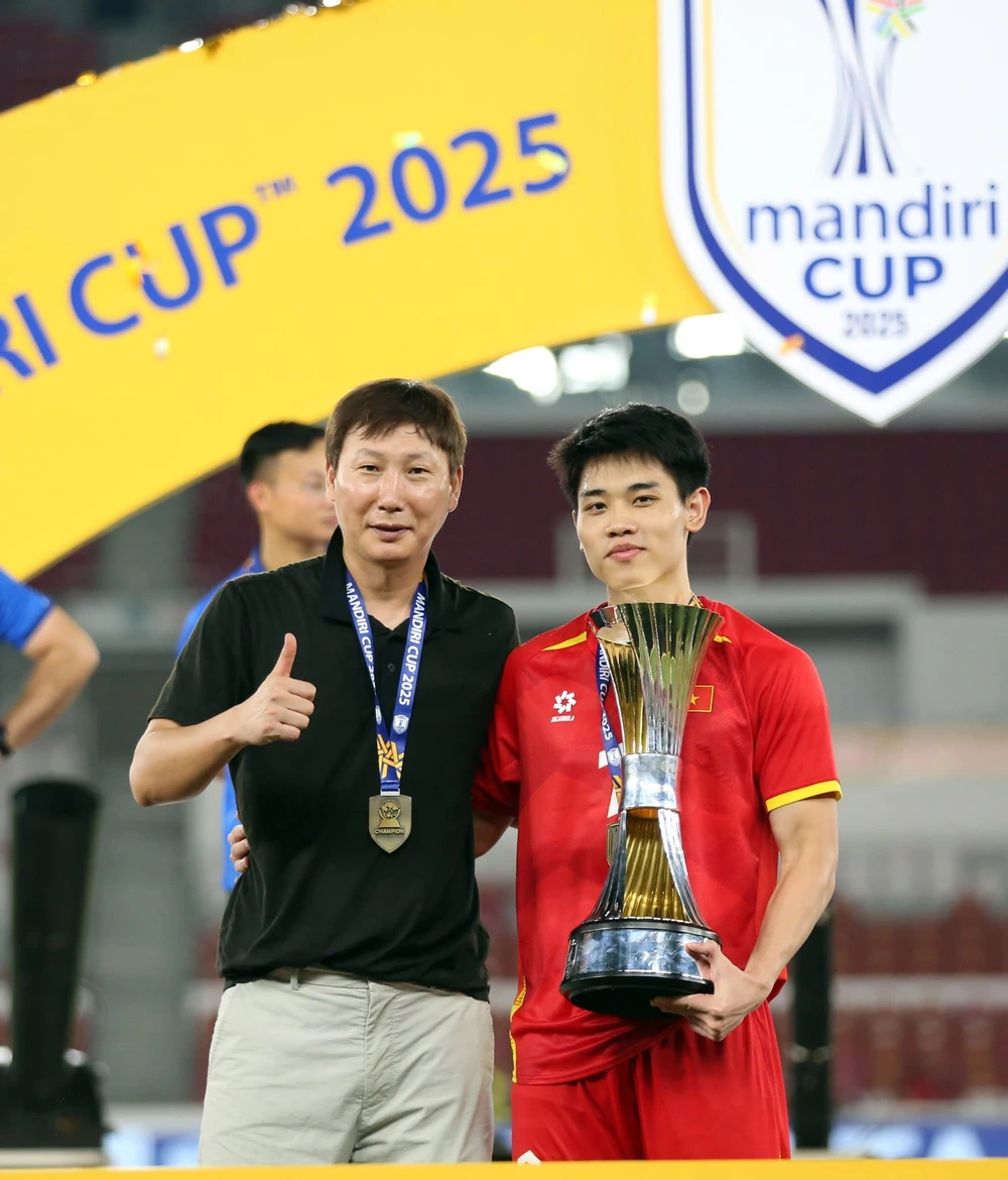 Đình Bắc tỏa sáng ở SEA Games 2025: Thủ lĩnh của hiện tại, hy vọng của tương lai - Ảnh 5. Đình Bắc tỏa sáng ở SEA Games 2025: Thủ lĩnh của hiện tại, hy vọng của tương lai - Ảnh 5.