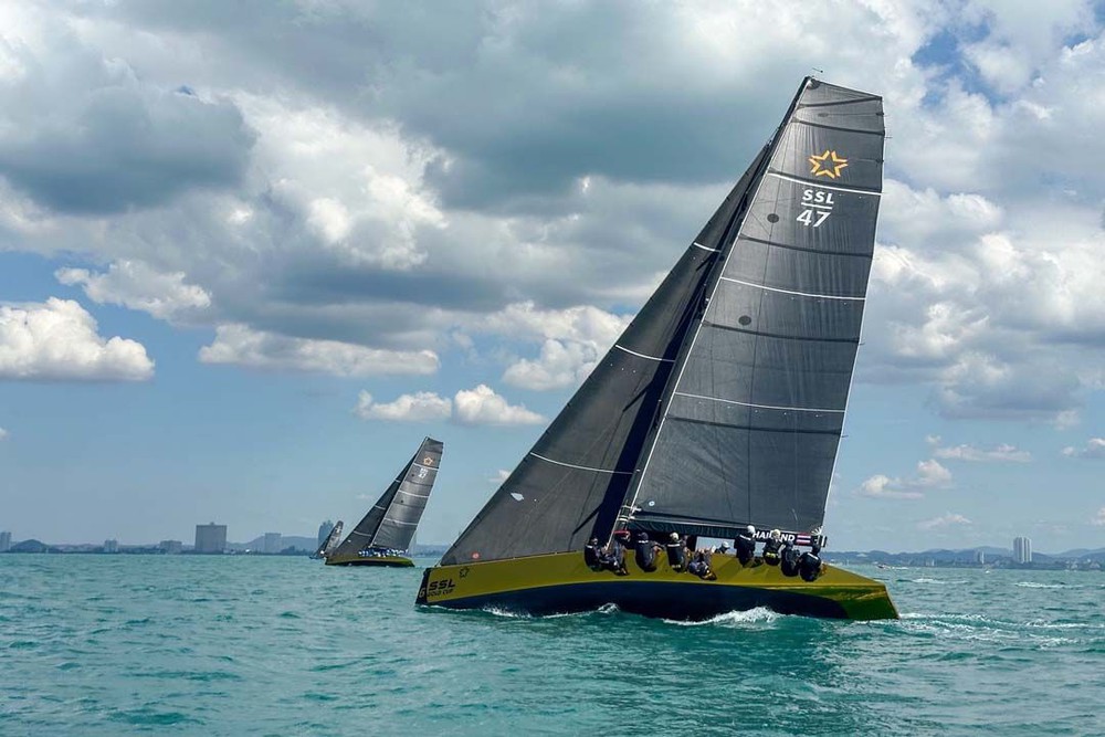 Hoàng hậu Thái Lan trực tiếp thi đấu, dẫn dắt đội thuyền buồm giành HCV lịch sử tại SEA Games 2025 - Ảnh 3.