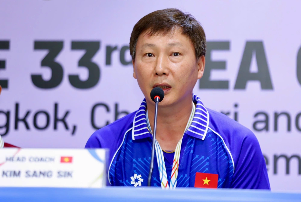 Nhìn từ thất bại tức tưởi của ĐT nữ Việt Nam, HLV Kim Sang Sik có lý do để lo lắng về trọng tài - Ảnh 2. Nhìn từ thất bại tức tưởi của ĐT nữ Việt Nam, HLV Kim Sang Sik có lý do để lo lắng về trọng tài - Ảnh 2.