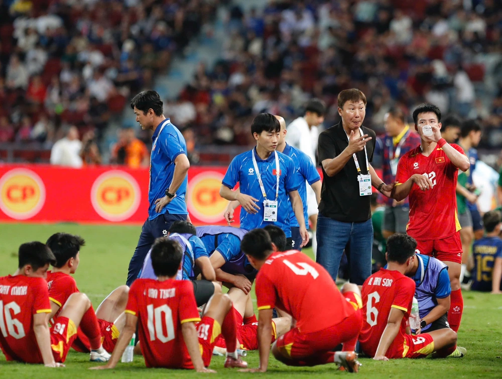 Cabin BLV: Sự "điên rồ" của trái bóng tròn - Ảnh 1.