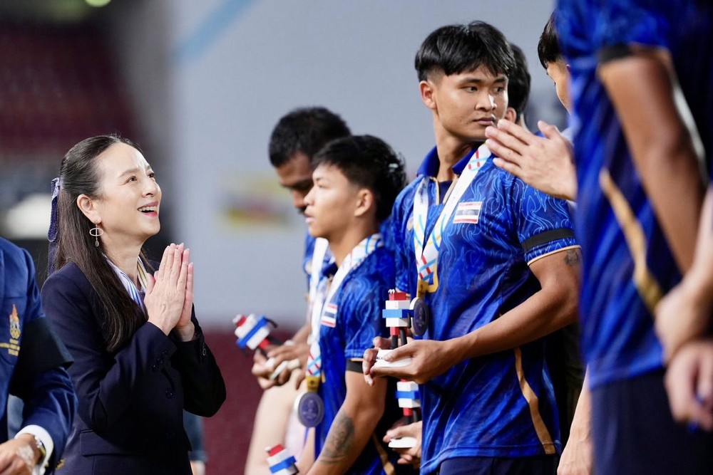 HLV U22 Thái Lan xin lỗi người hâm mộ, nhận trách nhiệm khi thua U22 Việt Nam và trượt HCV SEA Games 33 - Ảnh 2.