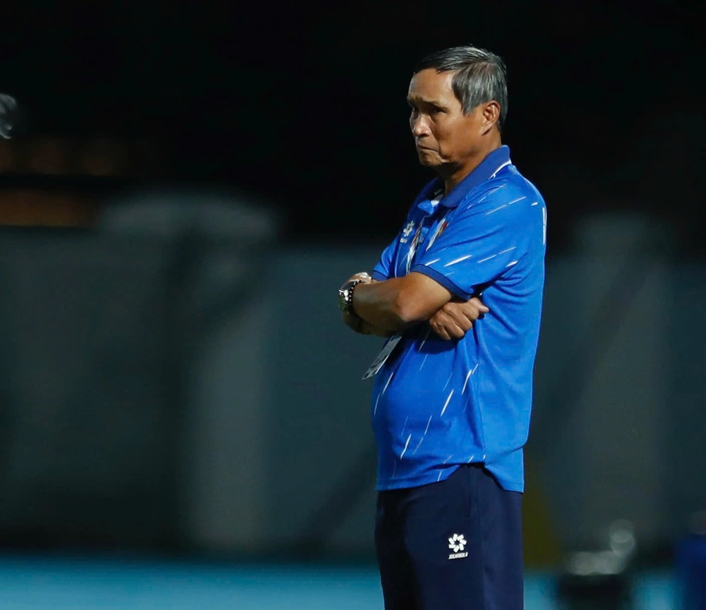 HLV Mai Đức Chung chính thức chia tay ĐT nữ Việt Nam sau hành trình tiếc nuối ở SEA Games 2025 - Ảnh 1. HLV Mai Đức Chung chính thức chia tay ĐT nữ Việt Nam sau hành trình tiếc nuối ở SEA Games 2025 - Ảnh 1.