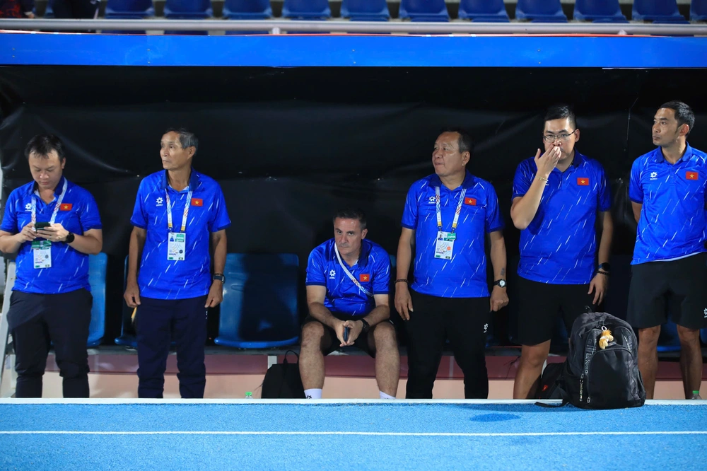 Ai dẫn dắt đội tuyển nữ Việt Nam khi HLV Mai Đức Chung rời đi? - Ảnh 1. Ai dẫn dắt đội tuyển nữ Việt Nam khi HLV Mai Đức Chung rời đi? - Ảnh 1.