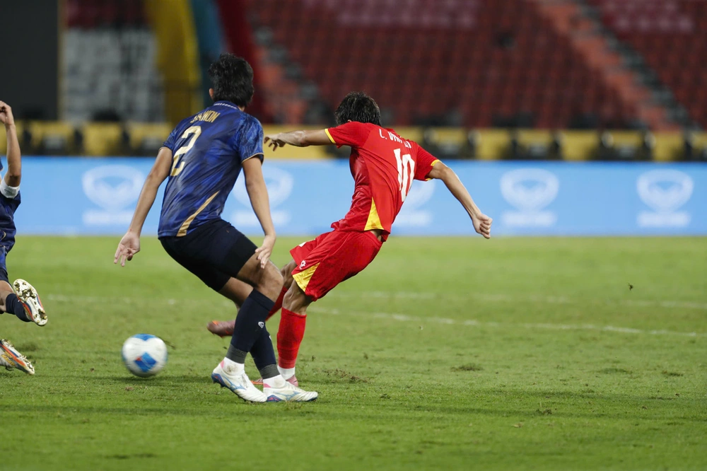 Rajamangala là "đất lành" của HLV Kim Sang Sik và chương vàng son mới của bóng đá Việt Nam - Ảnh 3. Rajamangala là "đất lành" của HLV Kim Sang Sik và chương vàng son mới của bóng đá Việt Nam - Ảnh 3.