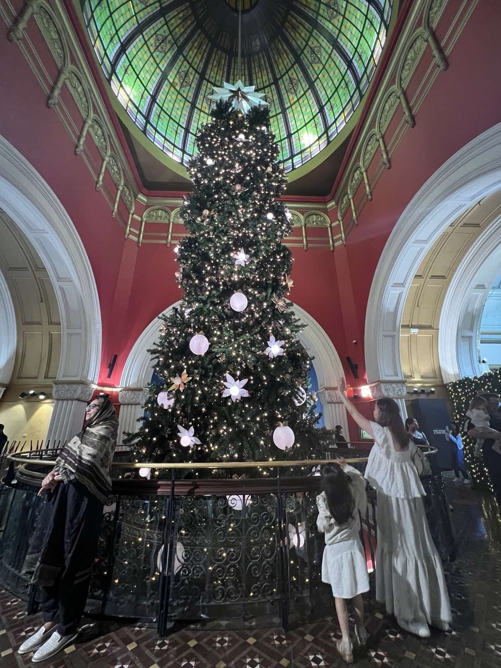 Giáng sinh rực rỡ sắc màu tại "xứ sở Chuột túi" - Ảnh 6.