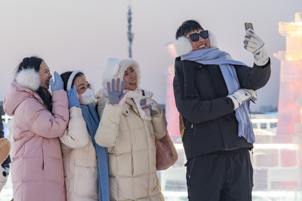 Công viên băng tuyết lớn nhất thế giới chính thức mở cửa tại Cáp Nhĩ Tân - Ảnh 9.