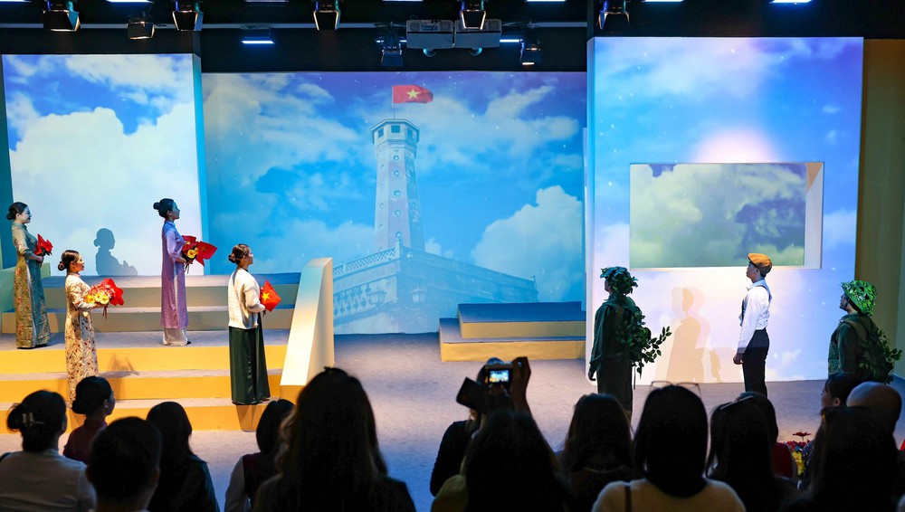 Sản phẩm du lịch “Ký ức Cột Cờ” tôn vinh giá trị biểu tượng của Cột cờ Hà Nội - Ảnh 2. Sản phẩm du lịch “Ký ức Cột Cờ” tôn vinh giá trị biểu tượng của Cột cờ Hà Nội - Ảnh 2.