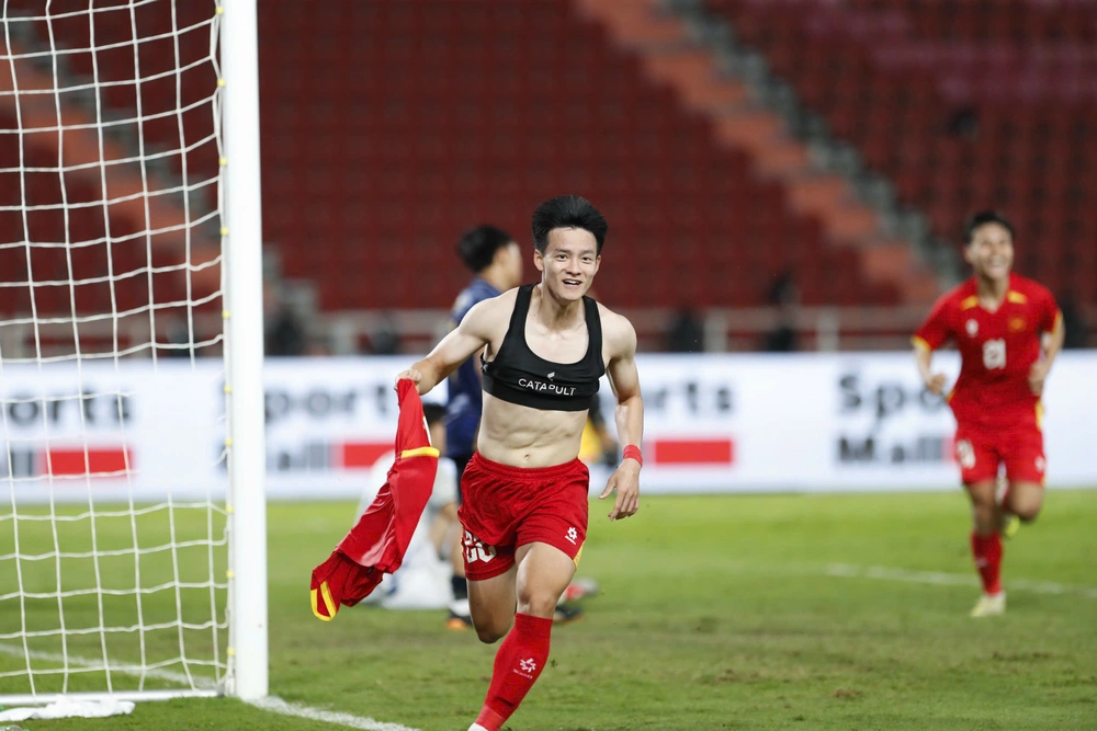 Báo Thái khen tài thay người của HLV Kim Sang Sik, thất vọng khi phải chờ 10 năm để 'săn vàng' SEA Games - Ảnh 3. Báo Thái khen tài thay người của HLV Kim Sang Sik, thất vọng khi phải chờ 10 năm để 'săn vàng' SEA Games - Ảnh 3.