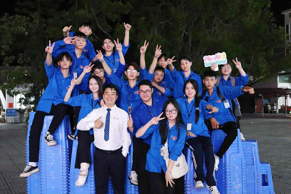 Thầy hiệu trưởng ở Hải Phòng mời học sinh ăn sáng khi U22 Việt Nam giành HCV SEA Games - Ảnh 2. Thầy hiệu trưởng ở Hải Phòng mời học sinh ăn sáng khi U22 Việt Nam giành HCV SEA Games - Ảnh 2.