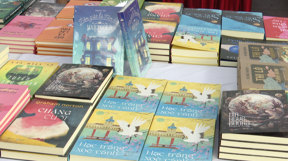 Hội sách Giáng sinh 2025 - Không gian của những người yêu sách  - Ảnh 3.