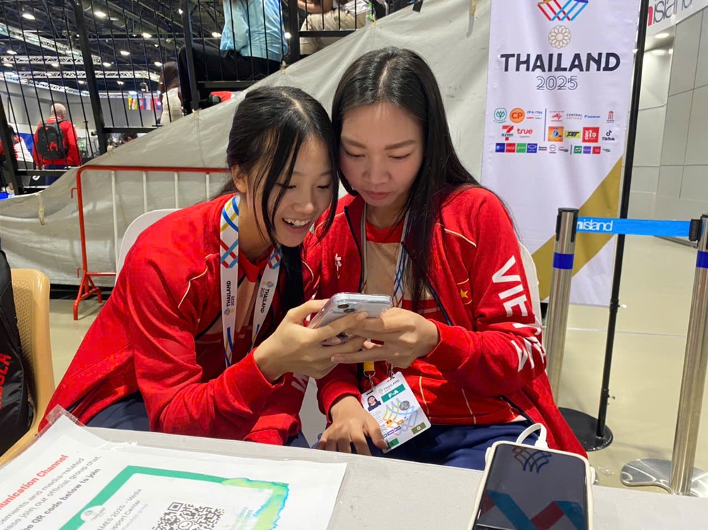 Sau sàn đấu là TikTok: Nữ kiếm thủ Việt Nam ghi dấu khoảnh khắc trẻ trung tại SEA Games 2025 - Ảnh 2.